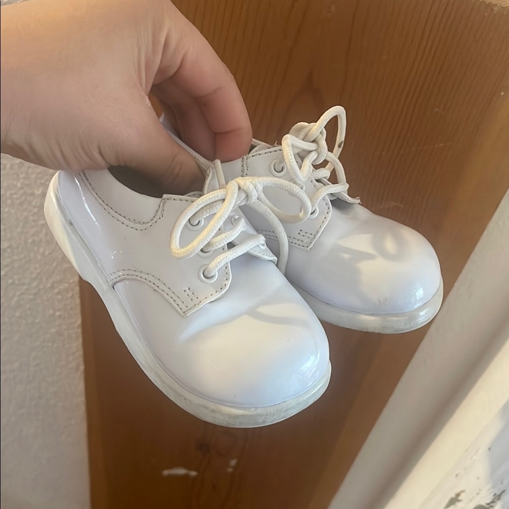 Classic White Kids Dress Shoes size 6